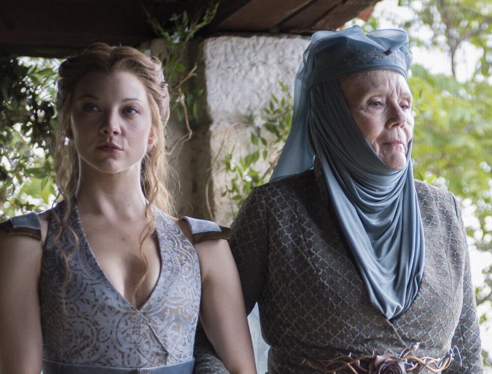 Магери Тирелл(Натали Дормер) и  "Королева Шипов" Оленна Тирелл (Дайана Ригг): иллюстрации из открытых источников (Яндекс-Картинки)