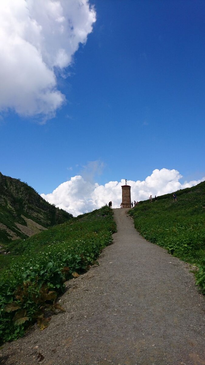 Высокогорная православная часовня в Красной Поляне построена на высоте 2050 метров