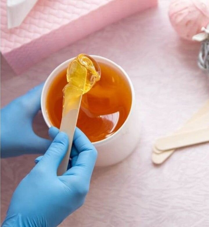 В отличие от эпиляторов или крема для эпиляции, шугаринг и воск вызывают минимальное раздражение - даже для самых чувствительных типов кожи.