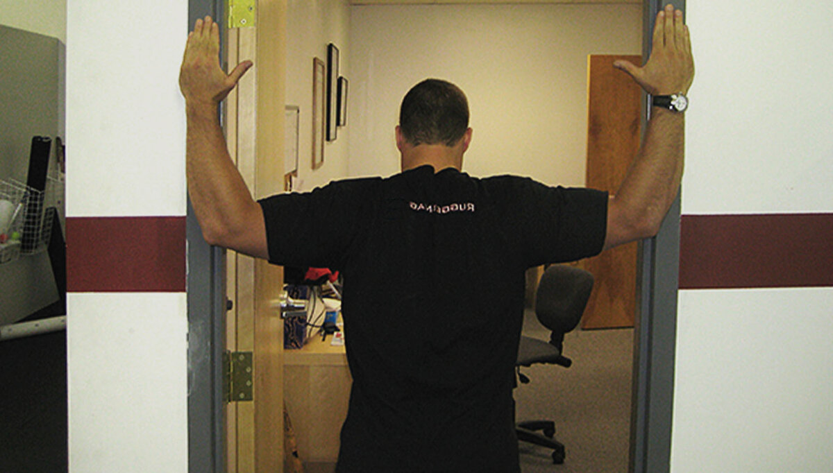 Вариант упражнения для спины в дверном проёме