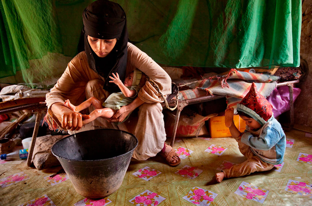 14-летняя мать и двое ее  детей. Взято из открытого источника.