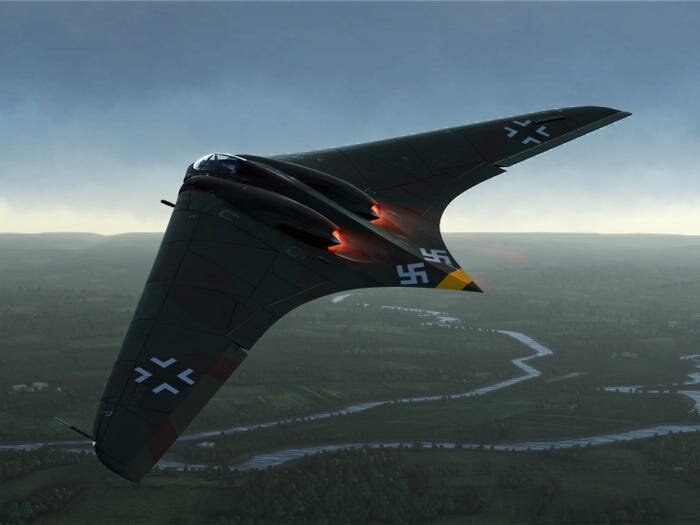Horten Ho 229 пролетает над Геттингеном, Германия. 