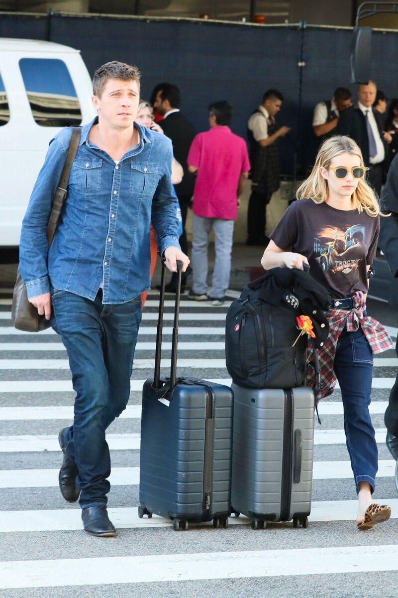 Гаррет Хедлунд и Эмма Робертс. Источник: https://celebmafia.com/emma-roberts-and-garrett-hedlund-lax-in-la-07-03-2019-2055113/