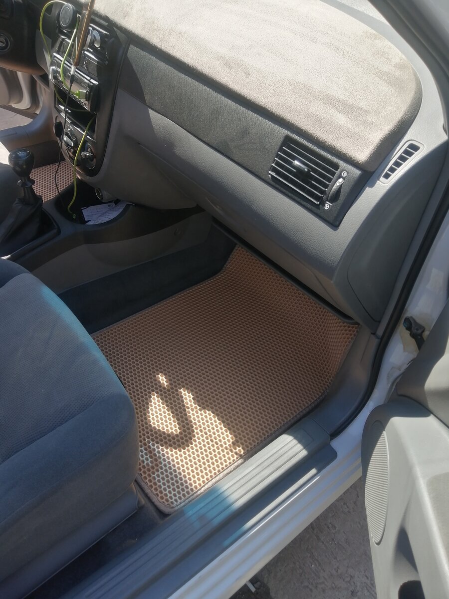 Пассажирский передний коврик