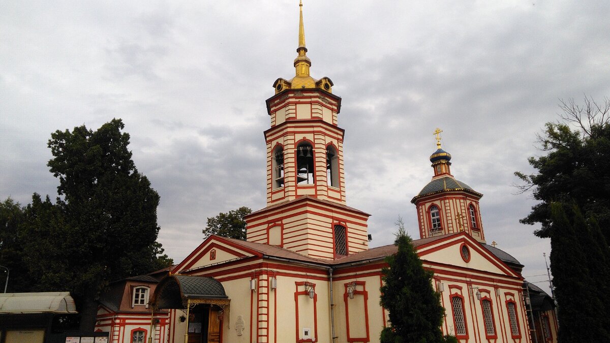 Москва. Крестовоздвиженский храм в Алтуфьево