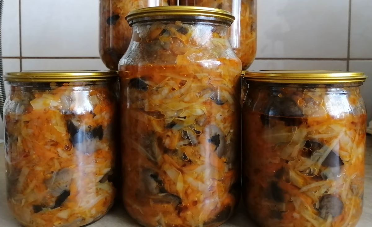 Солянка с капустой и грибами