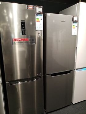 Холодильники "Самсунг " и "Горение" - высокие около 1,90 и в цену в районе 9-10 тысяч крон. Фото автора.