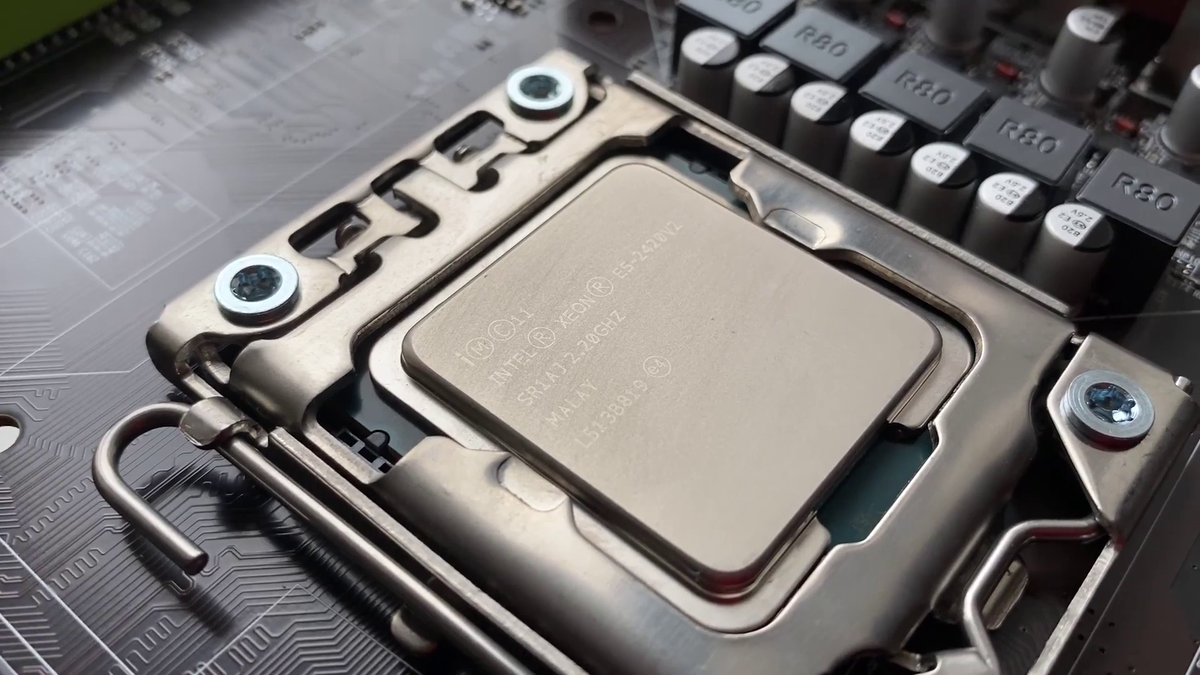 Intel Xeon E5-2420 V2