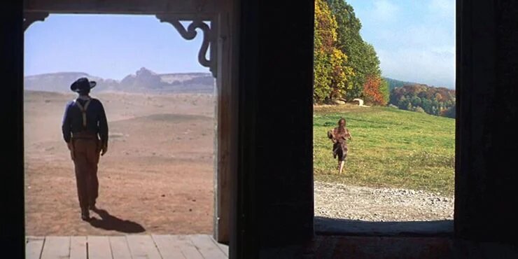 Похожий кадр с дверным проемом также был в "Убить Билла"