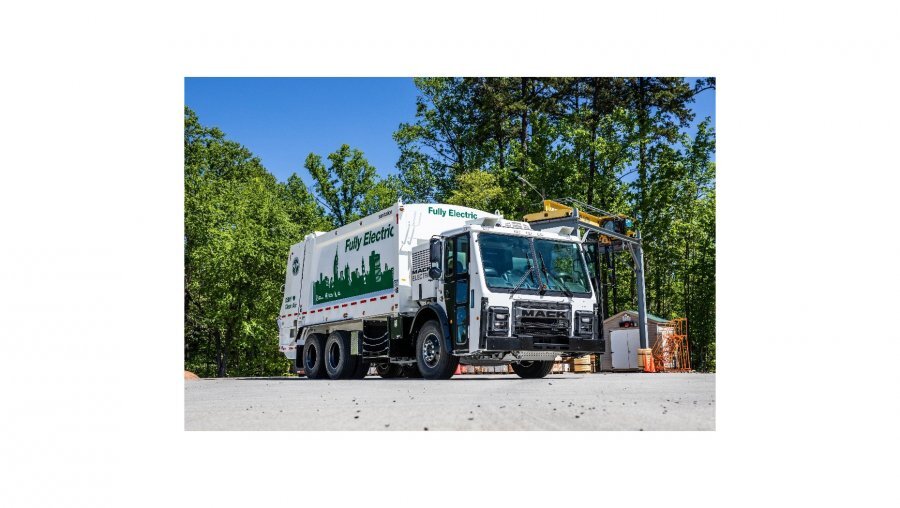 Volvo Group готовит серийное производство электрического мусоровоза Mack LR Electric