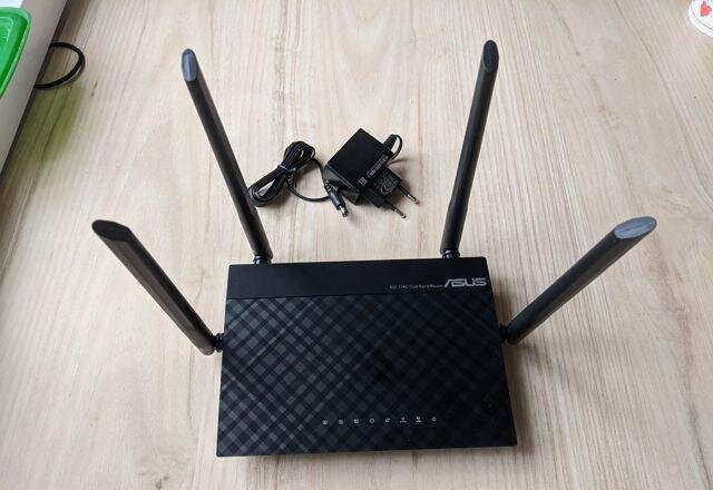 ASUS RT-AC1200RU
