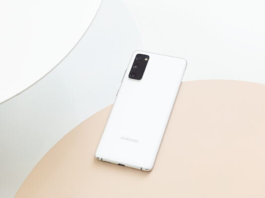 Разбираемся с Samsung Galaxy S20 FE: В чём разница с Galaxy S20 ...