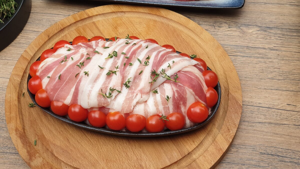 Мясная сковородка с беконом и помидорками черри. Запекаем в гриле. | ЧЁ БЫ  ПОЖЕВАТЬ? | Дзен