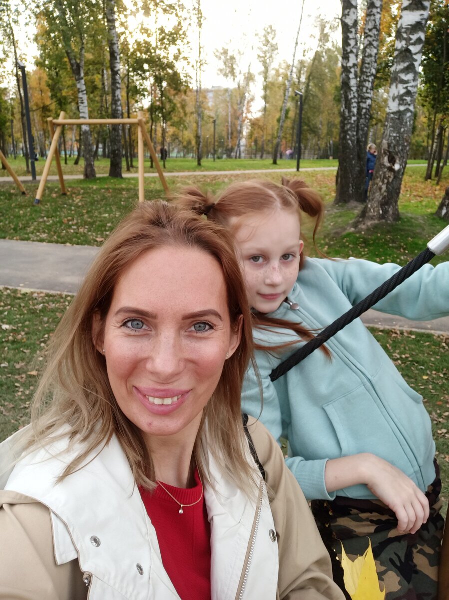 Гуляем с лапочкой дочкой 
