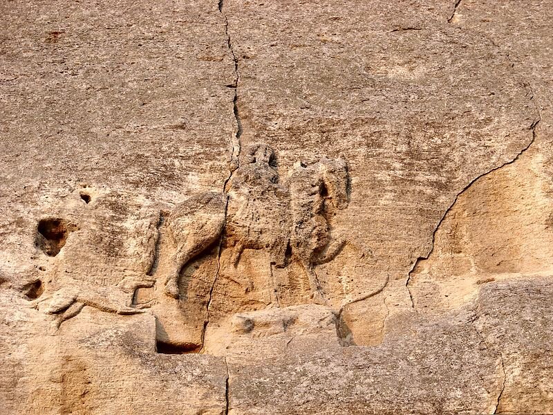 Мадарский всадник. Источник фото: https://commons.wikimedia.org/wiki/File:Horseman_Madara_village.jpg