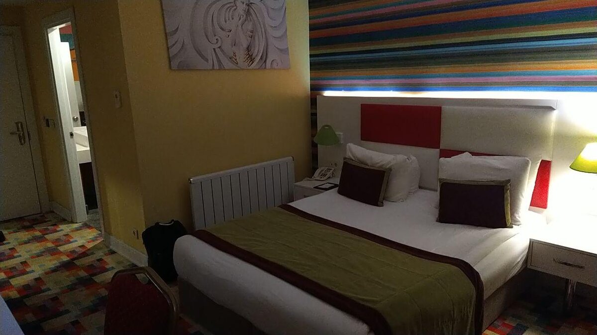 Вот такой номер предоставила авиакомпания моему супругу, транзитному пассажиру