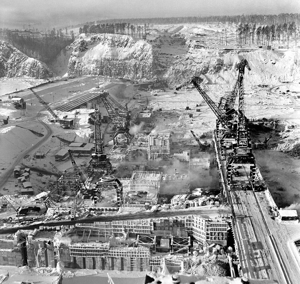 © Макс Альперт / CC-BY-SA 3.0 (Строительство Братской ГЭС на реке Ангаре, 1960 год)