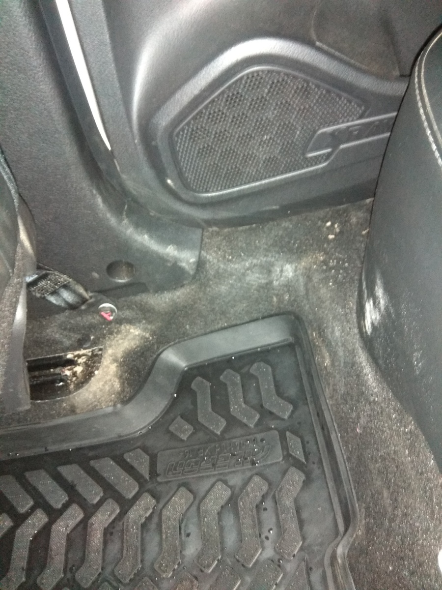 За ним просто не следят.