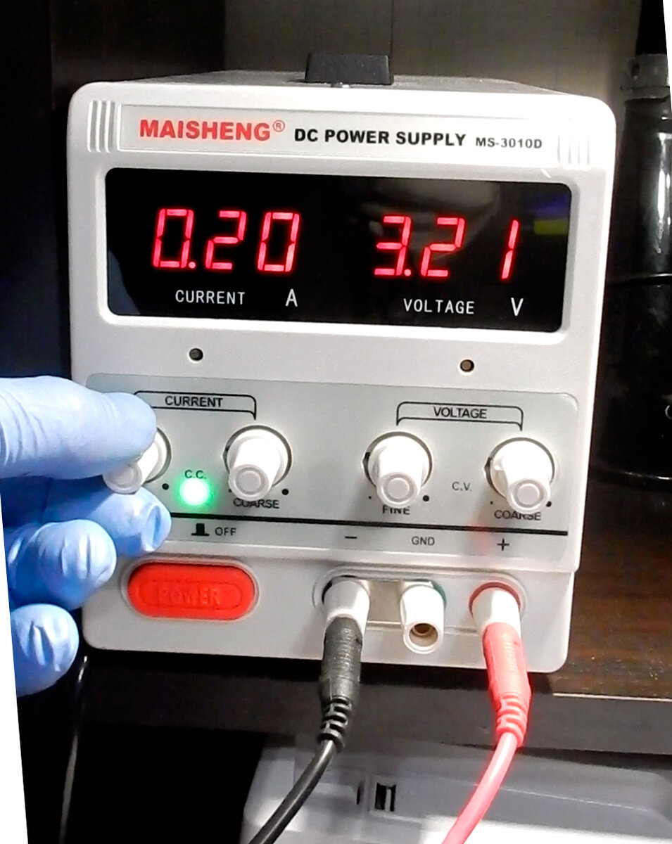 Пример параметров блока питания при зарядке аккумулятора.