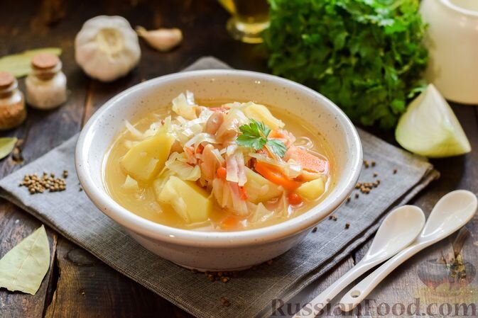 фасоль консервированная, капуста белокочанная, помидоры, картофель, лук репчатый, морковь, чеснок, масло растительное, травы прованские, соль, перец чёрный молотый, лавровый лист, вода