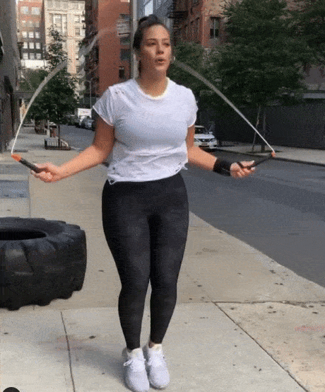 Фото: https://www.instagram.com/ashleygraham/