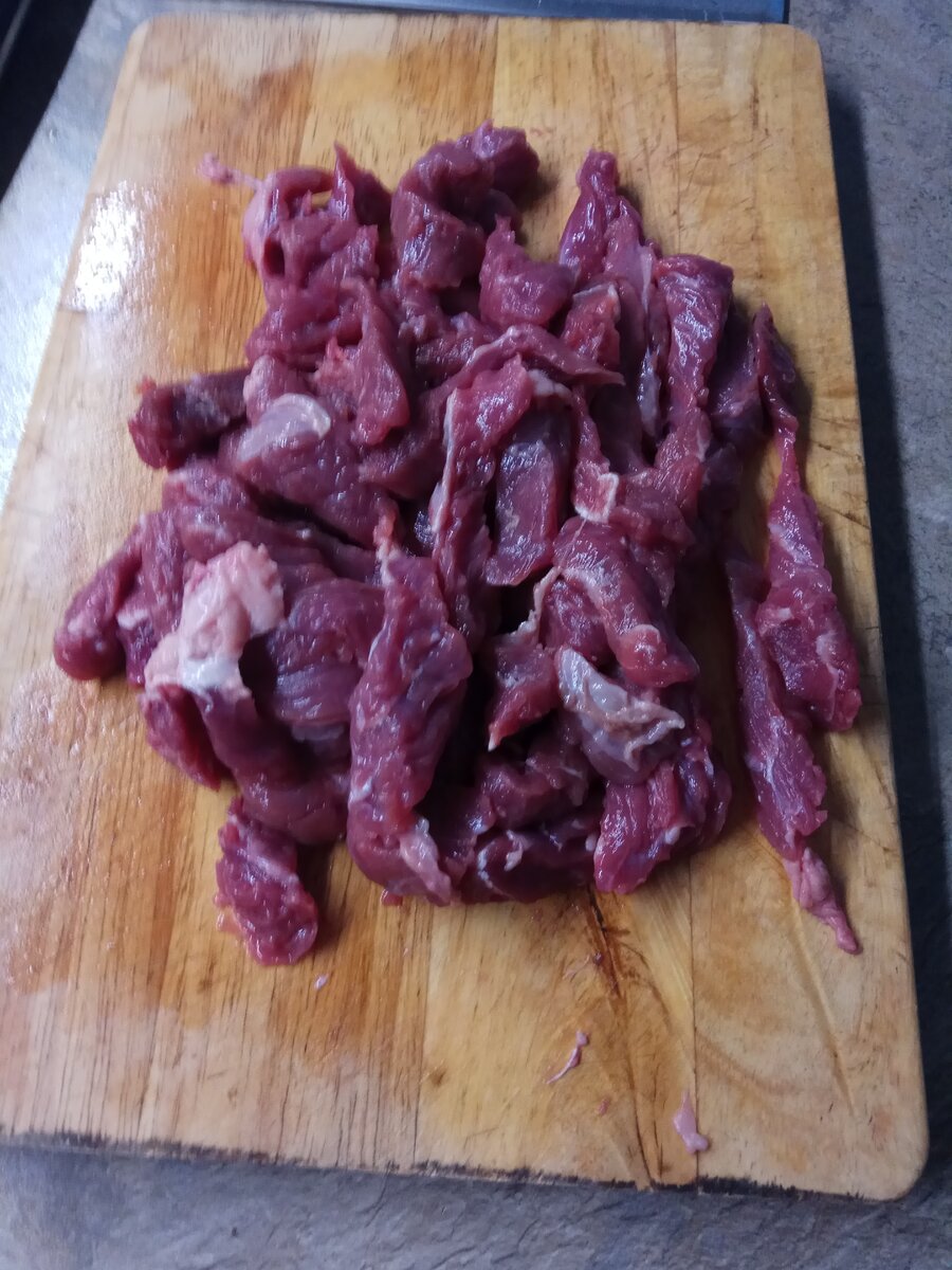 Нарезаем мясо