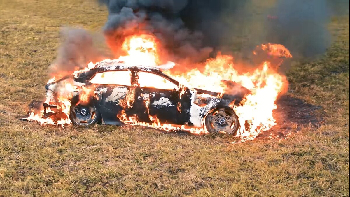 Сгорел практически до тла. Фото - youtube.com пользователь ЛИТВИН