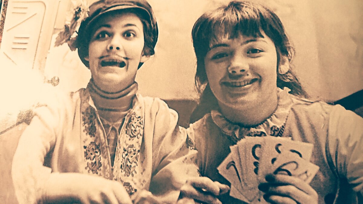 Две Алёны, слева - Яковлева. 