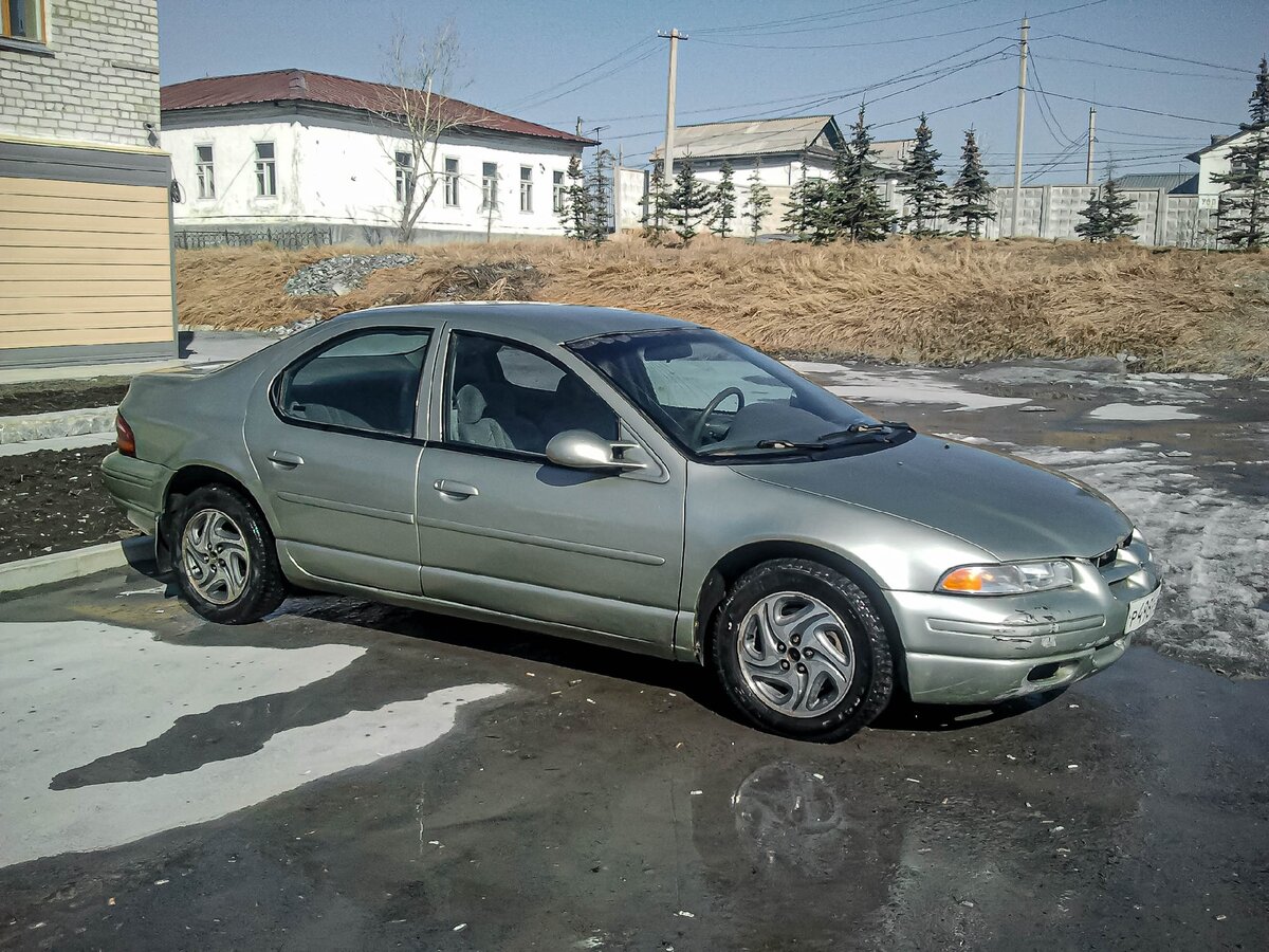 Dodge Stratus 1997.