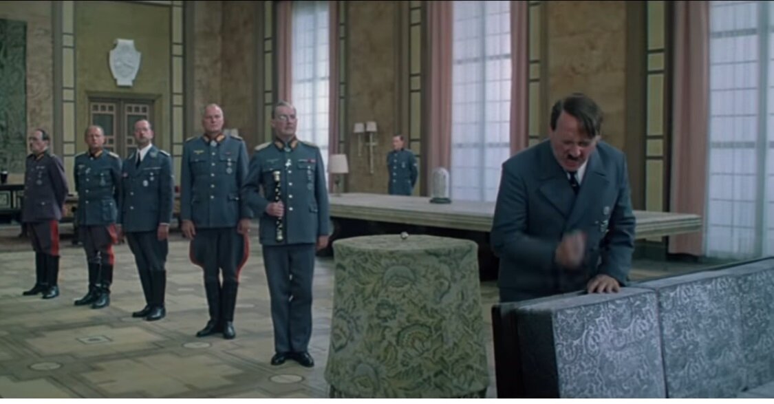 так заканчивается битва за Москву в известном советском фильме - вспышкой ярости Гитлера. Как вспоминал один из его приближенных, в такие моменты он был похож на героя Достоевского.