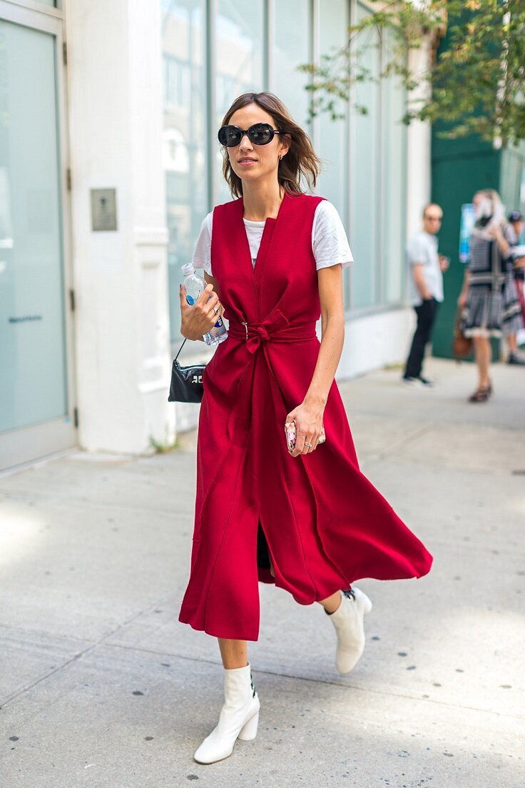 Красное платье уличная мода