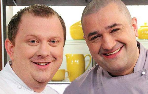 Признанный талант Начало 2000-х отмечено в карьере Ивлева признанием. Так, весной 2000 года он участвовал в кулинарном чемпионате в Москве, на котором удалось взять бронзуВ начале весны 2004 года увидел свет первый литературный труд Ивлева, в котором он представил широкой публике свою кулинарную философию, формулировку понятия высокопрофессиональной кухни, актуального в условиях современности. 
2008 год принес признание французскими кулинарами, которые также оценили по достоинству неоспоримый талант Ивлева. Через 2года в столице открывает двери «Школа Ивлева», а уже 2011 году совместно с Рожковым знаменитый повар выпустил книгу рецептов, которые адаптированы под продукты, считающиеся на российских просторах традиционными.

Знаменательное событие в биографии Константина происходит в 2014 году – он становится не только шеф-поваром, но и совладельцем одного из самых роскошных ресторанов столицы. В меню заведения можно встретить блюда, приготовленные исключительно по авторской рецептуре. Ресторан имеет огромную популярность, а очереди за столик в нем можно ждать неделями.Участие в телепроектах 2014 год был отмечен для Ивлева также телевизионным дебютом. Именно в этом году он проходит пробы в сериал «Кухня», который становится популярным среди телезрителей сразу после выхода на экран. Немного позже, в 2016 году, Константин был ведущим нескольких авторских шоу на телевидении.

Все проекты, в которых задействован именитый повар, стали успешными и в течение нескольких лет отмечались востребованностью у зрителей.
Автор печатных изданий
Во множестве печатных изданий упоминается имя Ивлева. Самыми известными произведениями его, как автора, являются «Россия готовит дома» и «Моя философия кухни», написанные им в соавторстве с Юрием Рожковым, давним другом и партнером.

Успешным было еще одно соавторство – вместе с 11-летним сыном Ивлев издал книгу «Готовим на раз, два, три», в которую они подбирали рецепты вместе. На страницах своих книг Ивлев раскрывает рецепты различных блюд – от супов до напитков, разбавляя их интересными случаями из личного опыта.

Среди ближайших проектов повара, которые готовятся к выходу в свет – труд с многообещающим содержанием «Библия новой русской кухни». Профессиональные заметки и фотографии с родными можно увидеть на страницах в соцсетях повара.Увлечения Константин Ивлев является коллекционером. В квартире хранится несколько сотен кукольных поваров, собрание которых можно назвать настоящим музеем. Среди уникальных фигурок встречаются и миниатюры самого повара, которые сделала его жена на заказ.

Личная жизнь
Он находится в давнем и прочном браке. Вместе с женой Марией он воспитывает сына Матвея и дочь Машу. Сын перенял страсть отца к приготовлению блюд и планирует пойти по стопам отца.