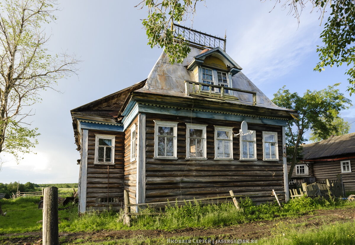 10 архангельская область. Деревня поле Онежского района Архангельской области. Деревня топи Архангельская область. Деревня поле Архангельская область деревянный дом в стиле Модерн. Деревня топи Архангельская область история.