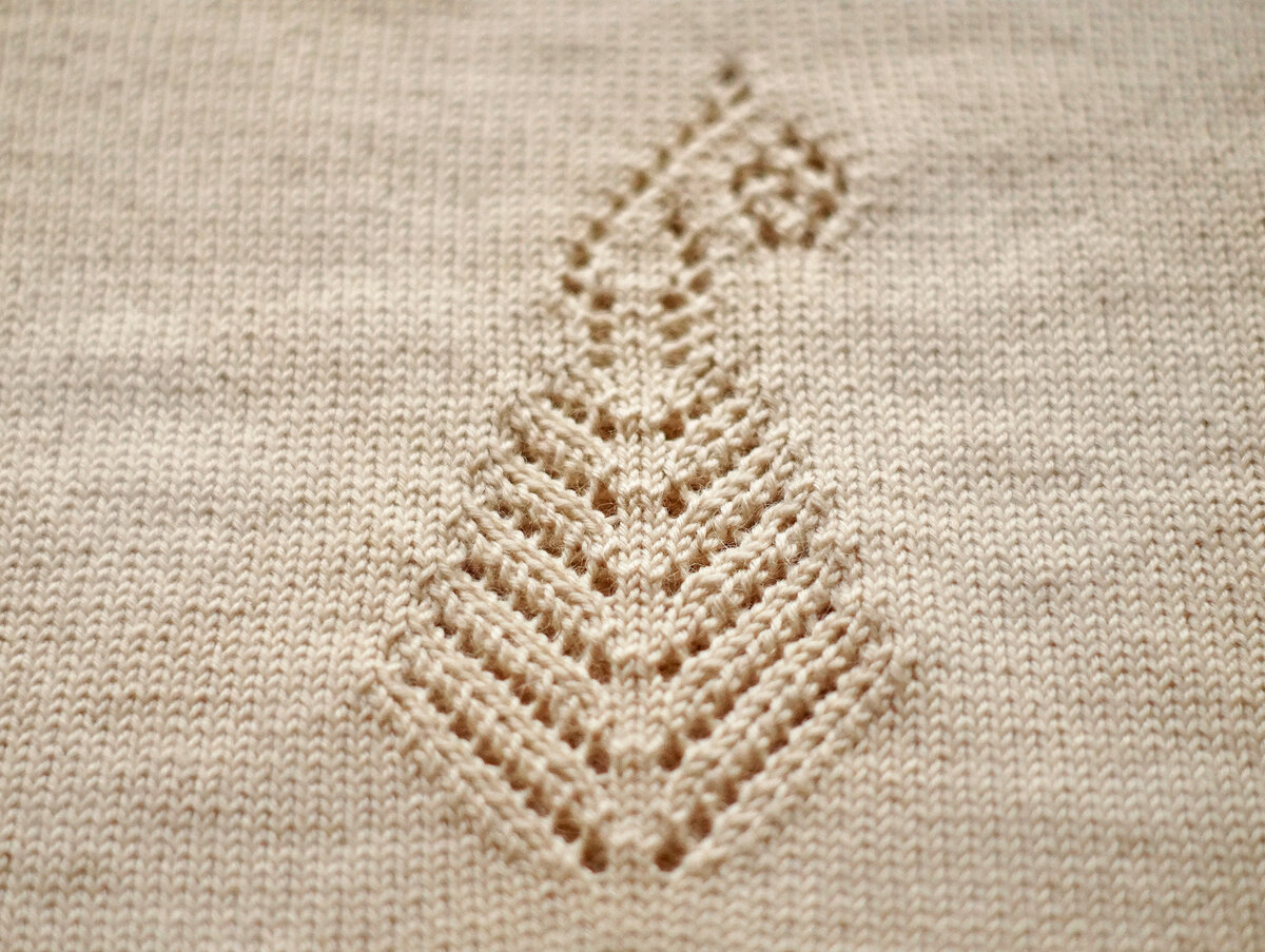 Ажур, связанный на базе глади.