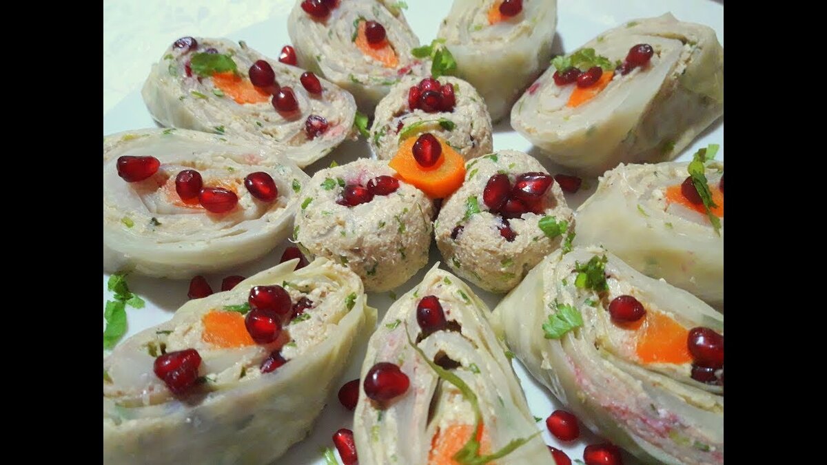 Рулет из капусты с грецкими орехами .