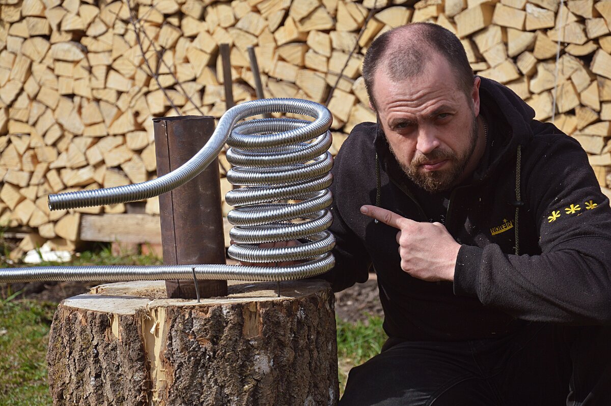 Об изготовлении теплообменника из гофрированной трубы рассказывал в статье с видео