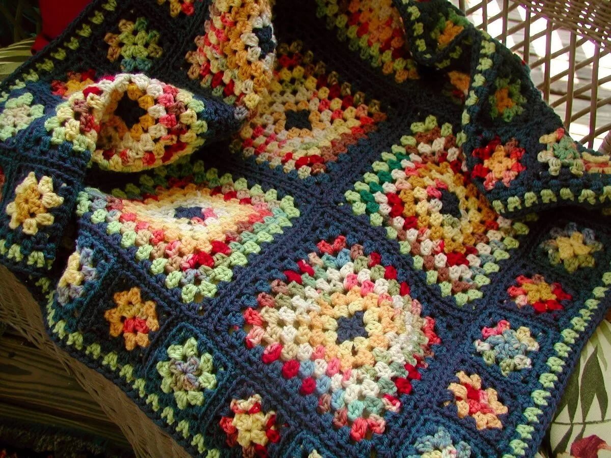 вяжем бабушкин квадрат на стул