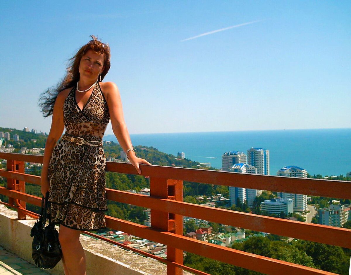 Грустный автор мечтал о таком балконе в семи минутах от моря. Но, увы... Фото автора.