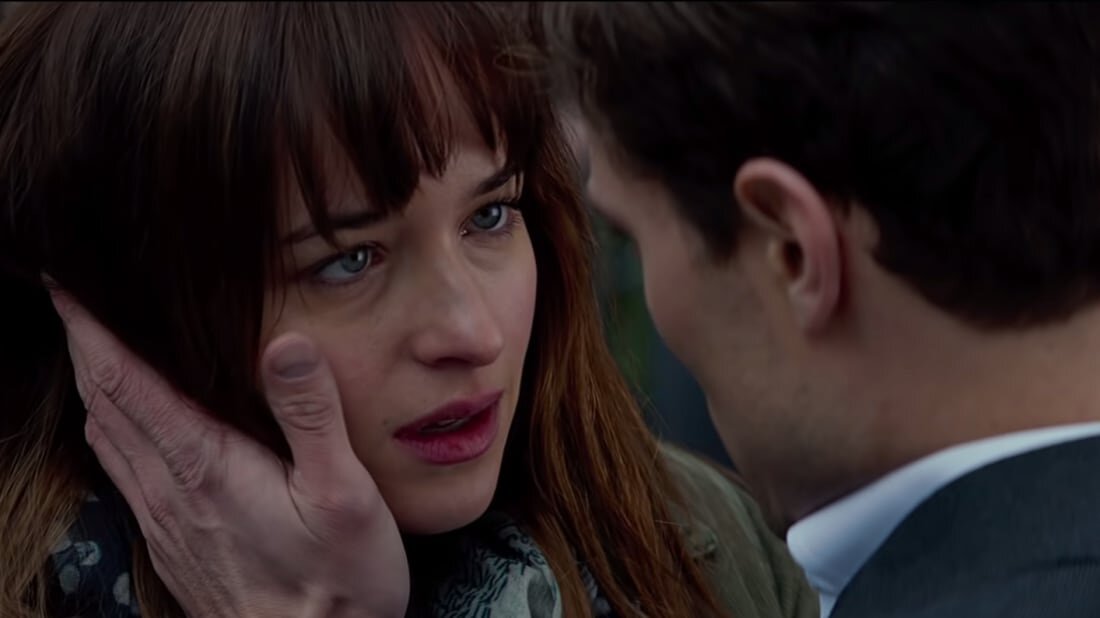 Дакота Джонсон и Джейми Дорнан в фильме « Пятьдесят оттенков серого» (2015).