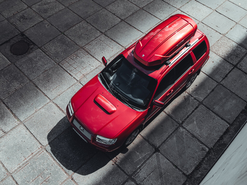 Красная машина - красный бокс. 