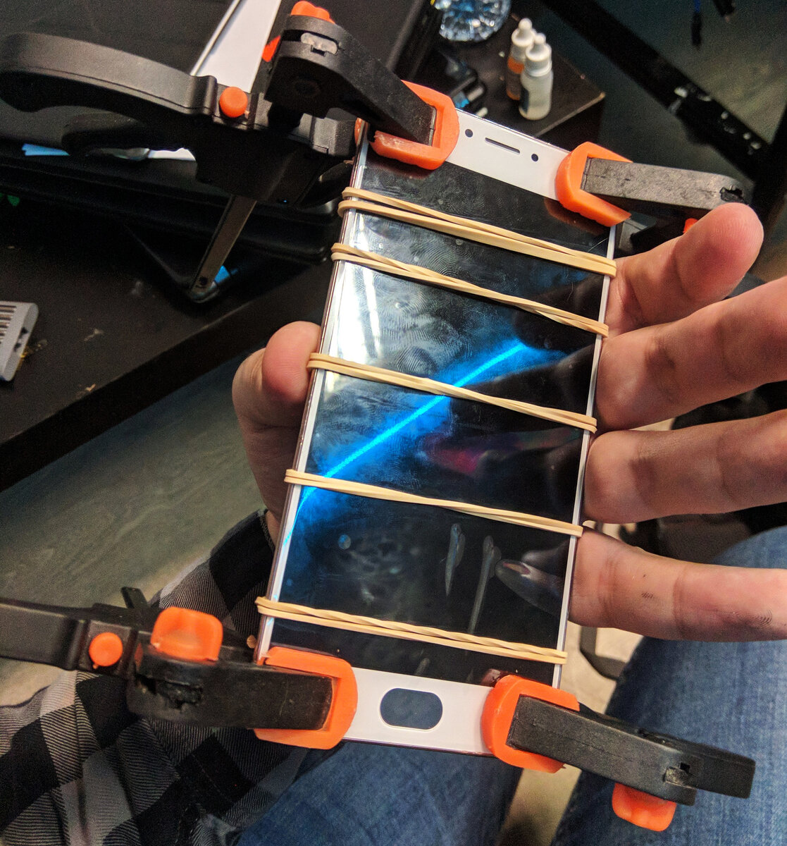 Фото со времён моей работы в сервисном центре. Замена дисплейного модуля из-за вздутого АКБ. 