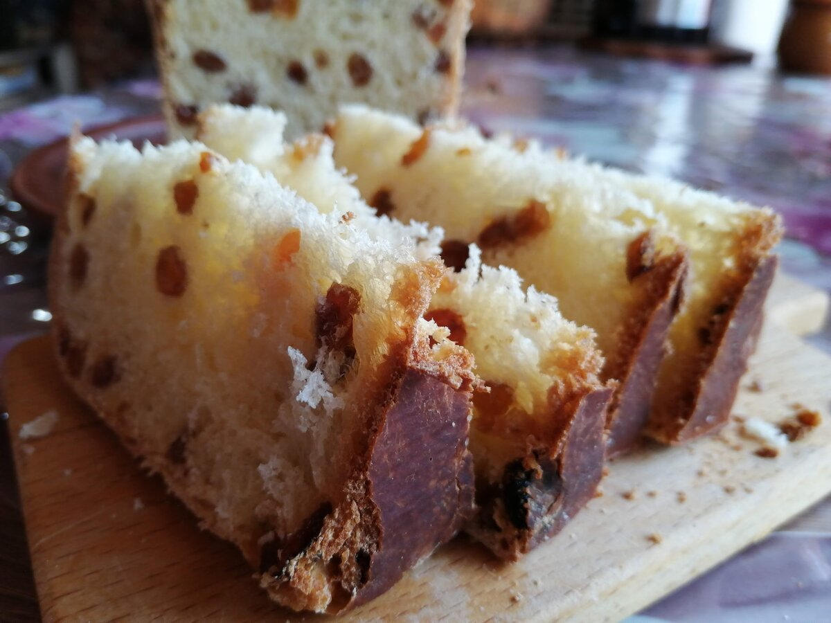 Это настоящий правильный кулич, а не какой-то там сладкий сухой хлеб. Фото Светы Давыдовой