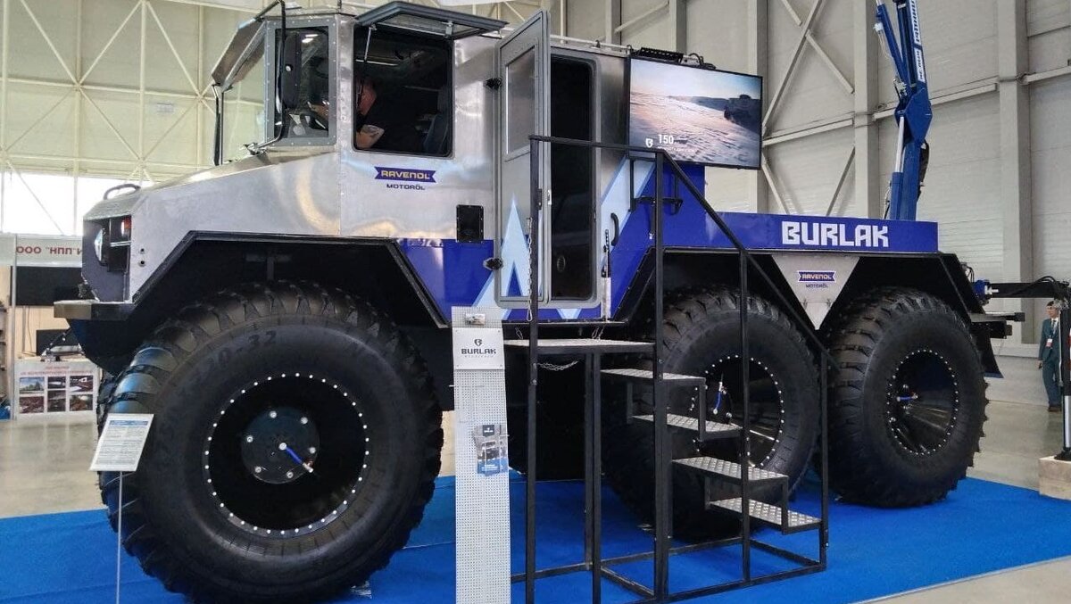 Снегоболотоход "Бурлак" с гидроподъёмником. Модель -02.011. Фото — "Технология машиностроения"