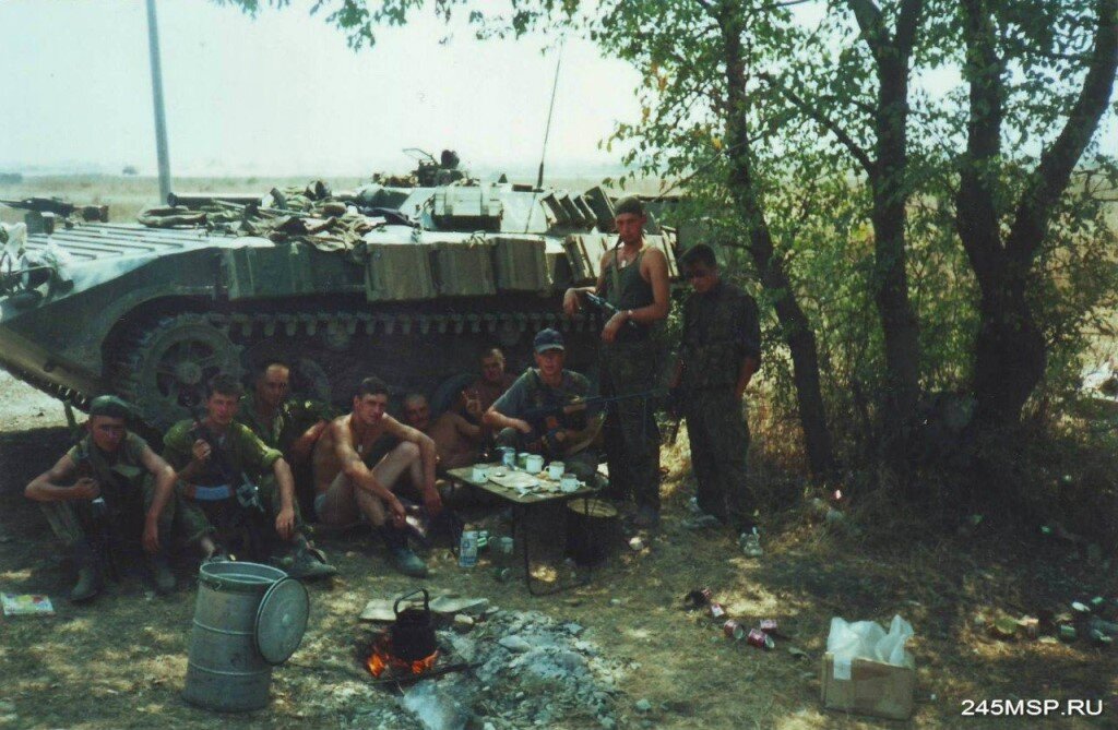 15 апреля 1998. Чечня Ханкала 2000 год. 1995 Штурм Грозного морпехи. Ханкала 1995.