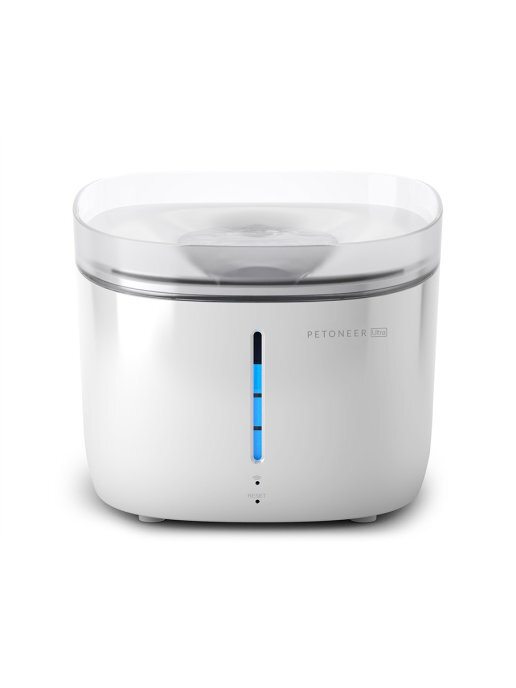 Сама дорогая. Цена =7281, недавно стоила больше 8000 рублей. Артикул: 14163319. Это закрытая поилка. В воду не будет попадать различный мусор. Есть индикатор количества воды. Высокие бортики, меньше воды будет вокруг. Навороченный гаджет для котов и собак. Фото со страницы товара магазина WildBerries.  