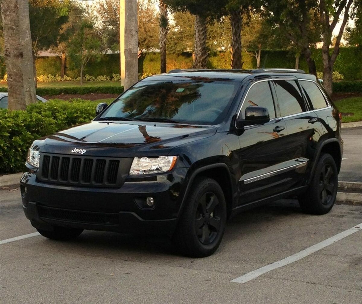 Jeep Grand Cherokee wk2 черный