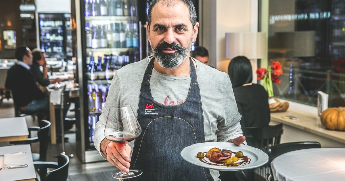 Арам Мнацаканов 