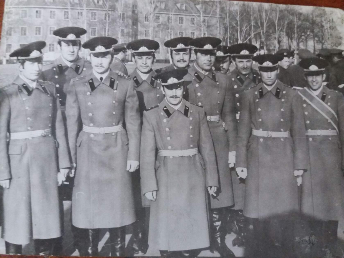 Офицеры 2 батальона . Комбат Гаврилов