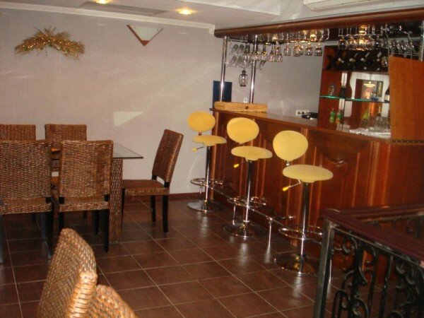 В связи с этим подвальные и полуподвальные помещения, как правило, жилых домов стали одним из самых востребованных сегментов рынка. Объясняется это тем, что относительно невысокая покупочная стоимость или сравнительно низкая цена арендной платы подобной коммерческой недвижимости существенно снижает расходы предпринимателя, что в итоге делает его бизнес намного рентабельнее.