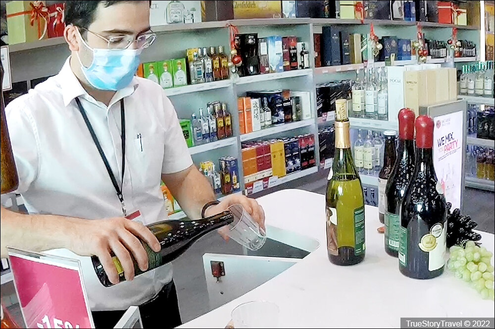 Армения - Как армяне продают вино в аэропорту?